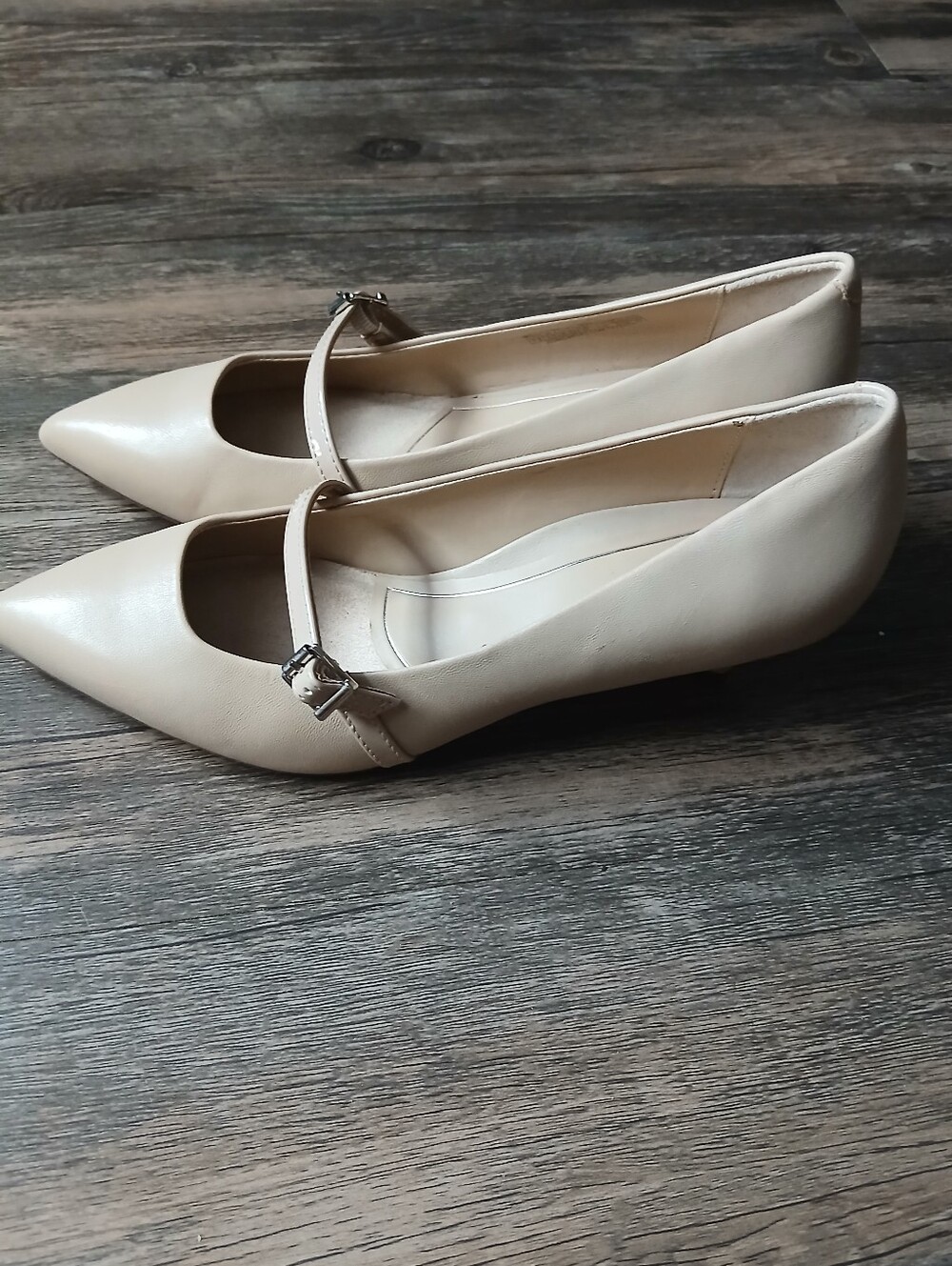 Vionic Cream Pointed Mary Jane Flats with Buckle Strap Size 7.5. - Picture 2 of 12